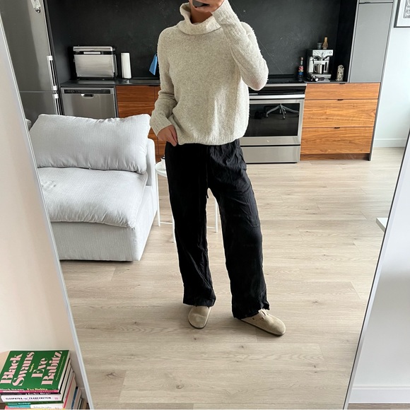 Aritzia Group by Babaton Plutarch Turtleneck - Picture 2 of 8